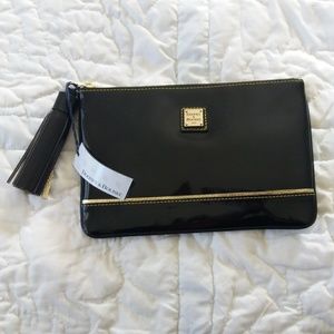 Dooney&Bourke Clutch BLK Patent Leather GLD Trim